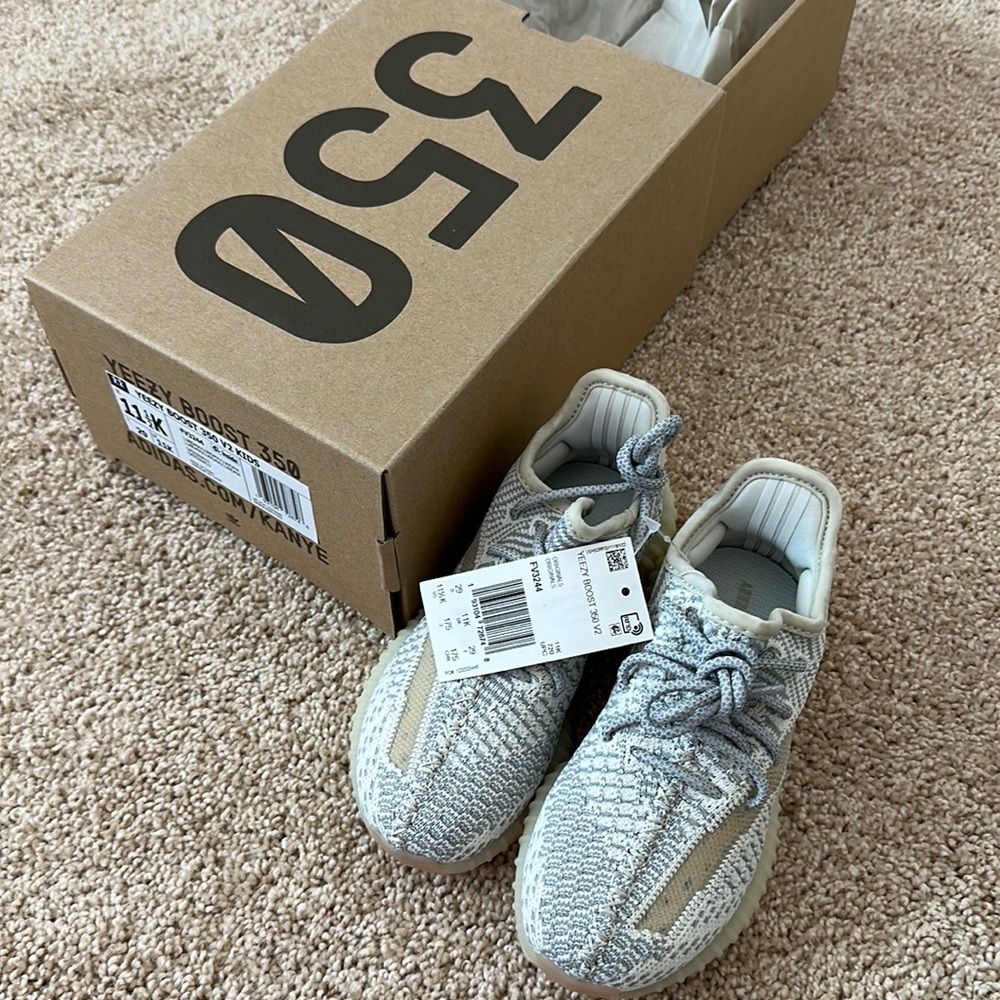 NWT Yeezy boost 350 kid shoes sz 11.5